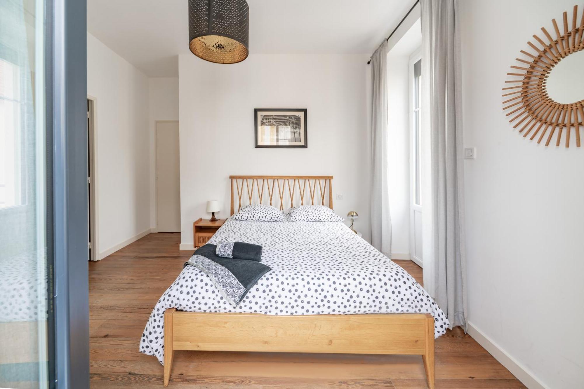 Grande Maison Vichy - Maison Ou Appartements En Centre Ville Room photo