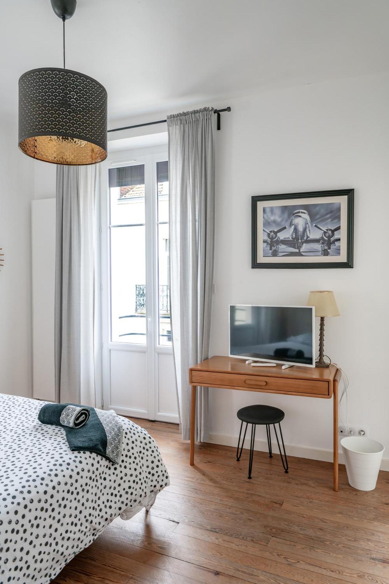 Grande Maison Vichy - Maison Ou Appartements En Centre Ville Room photo